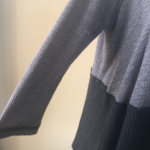 We the Free Black & Gray Color Block Thermal - Picture 5 of 10